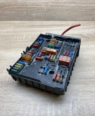 Audi A3 S3 8P Fuse module 1K0937124H 1H070803654