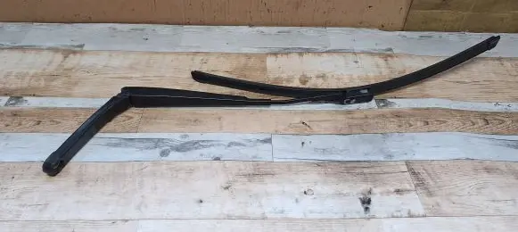 Volkswagen PASSAT B6 Front wiper blade arm 3C1955409C 3C1955409