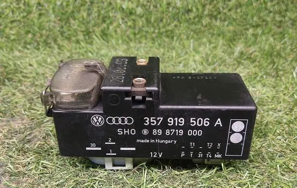 Volkswagen PASSAT B4 Fan control module 357919506A 898719000