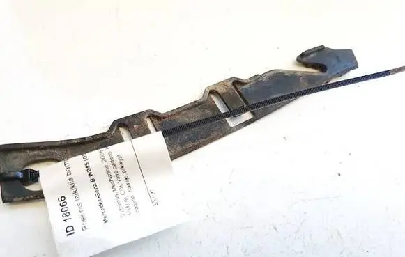 Mercedes-Benz B W245 Front bumper mounting bracket A1698820327