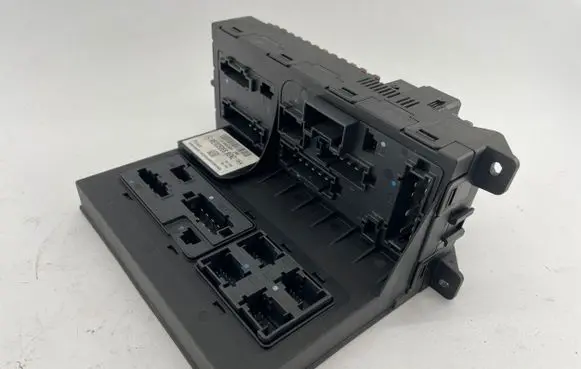 Mercedes-Benz E W211 Fuse module 2115453801 A2115453801 2115451083