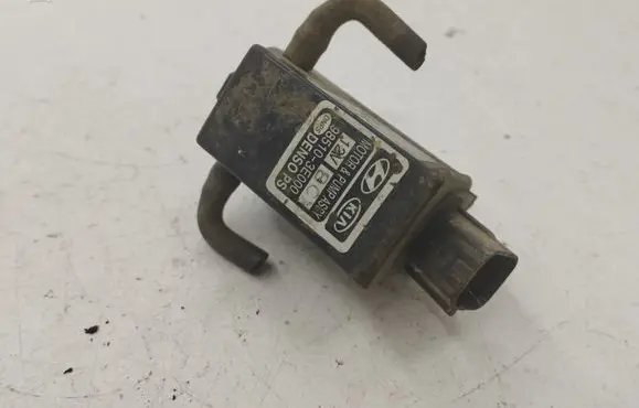 KIA Sorento Windscreen/windshield washer pump 985103E000