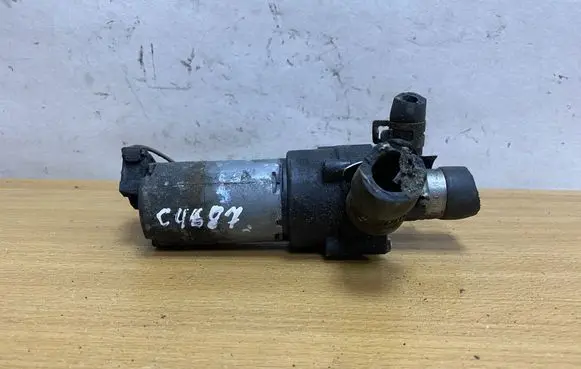 Mercedes-Benz E W210 Water pump 0018353564 C4687