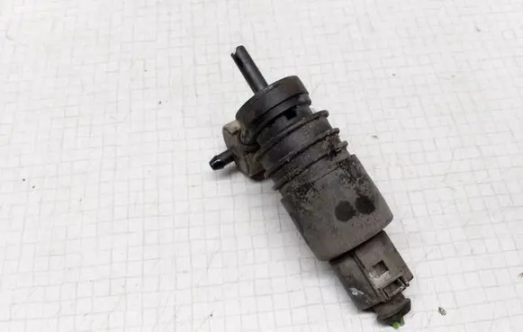 Volkswagen Polo Windscreen/windshield washer pump