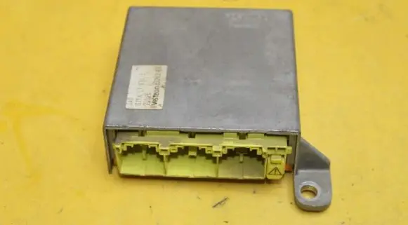 Mazda 6 Airbag control unit/module 3326249
