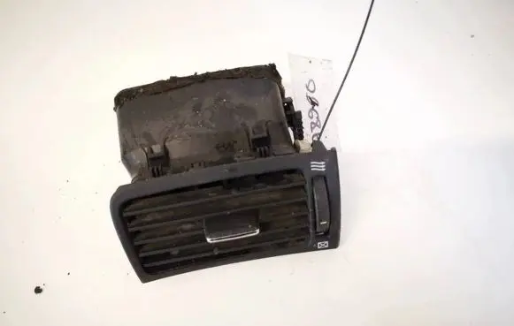 Toyota Avensis T250 Dash center air vent grill