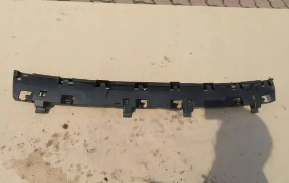 Rear bumper mounting bracket