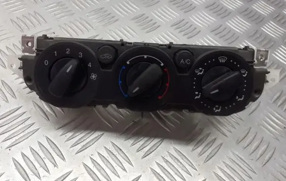 Ford Focus Interior fan control switch 7M5T-19980-AA