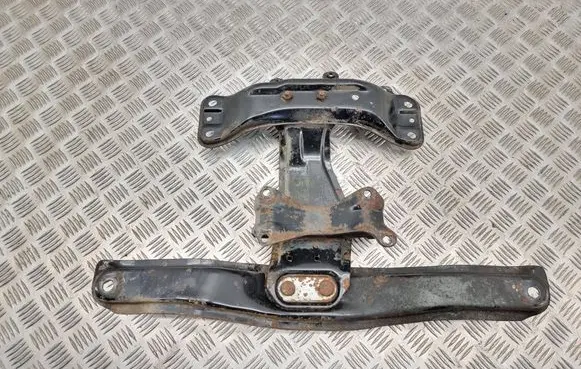 Subaru Legacy Gearbox mounting bracket 