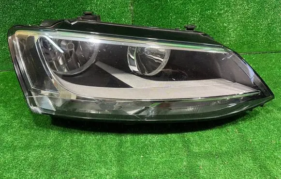 Volkswagen Jetta VI Headlight/headlamp 5C7941006A