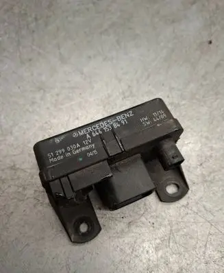 Mercedes-Benz E W210 Glow plug pre-heat relay 51299030A A6461538491