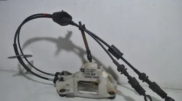 KIA Ceed Gear shifter/selector 437001H100