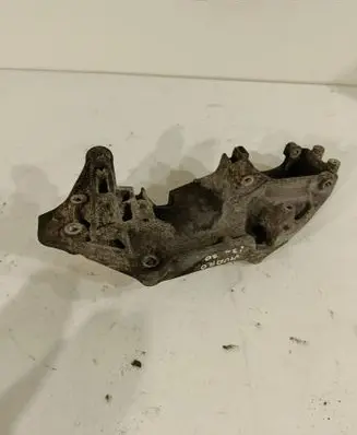 Opel Vivaro Generator/alternator bracket 117103585r