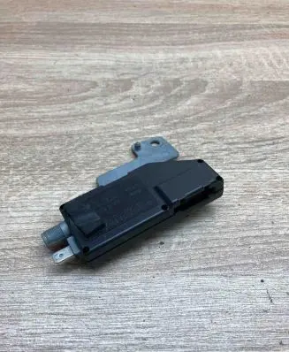 Mercedes-Benz ML W163 Aerial antenna amplifier 1638200089