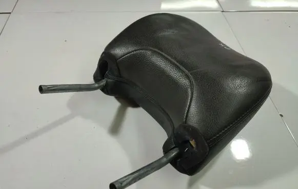 Volvo S60 Front seat headrest 