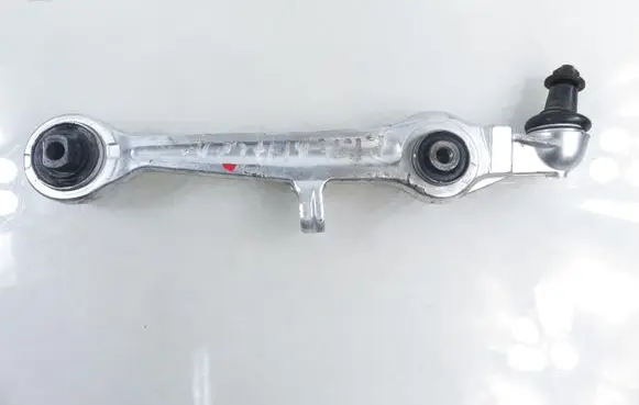 Volkswagen PASSAT B5 Front lower control arm/wishbone 