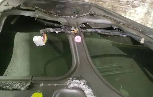Honda Civic Rear door window glass AS2