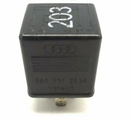 Volkswagen PASSAT B5.5 Other relay 8A0951253A