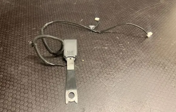 Toyota Corolla Verso AR10 Front seatbelt buckle E034501 B480