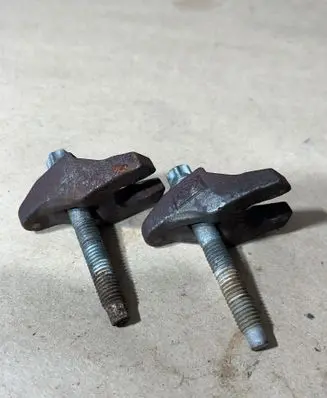 Ford Turneo Courier Fuel Injector clamp holder 