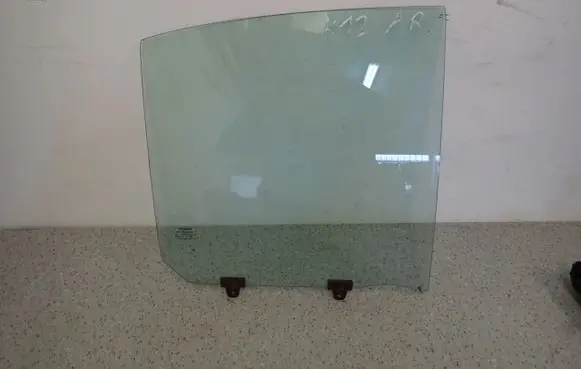 Nissan Micra Sliding door window/glass 