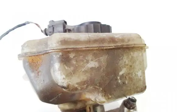 Brake fluid reservoir