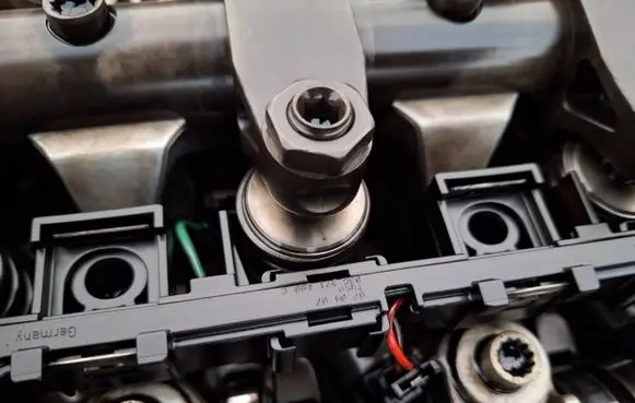 Mitsubishi Lancer X Fuel injector