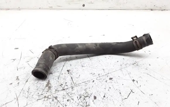 Volkswagen PASSAT B5.5 Engine coolant pipe/hose