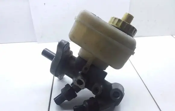 Volkswagen New Beetle Master brake cylinder L481402 0349G