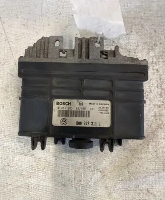Volkswagen PASSAT B4 Engine control unit/module 8A0907311L 26SA2902 0261203188