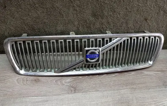 Volvo V70 Front grill 8659875