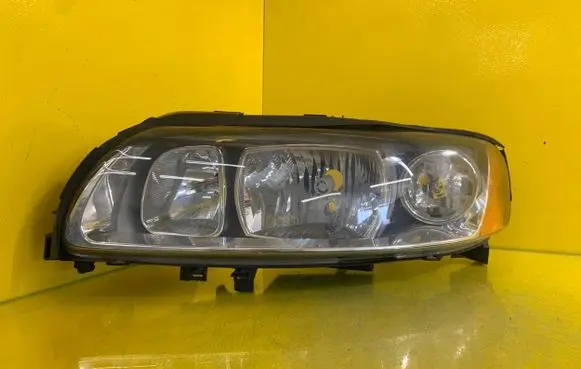 Volvo V70 Headlight/headlamp 30698835