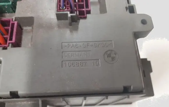 BMW 3 E90 E91 Fuse module 10688710 911944603