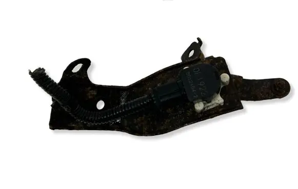 Mitsubishi Pajero Rear air suspension level height sensor B0526542