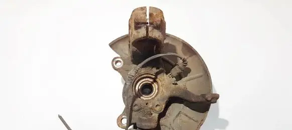 Volkswagen Golf V Front wheel hub