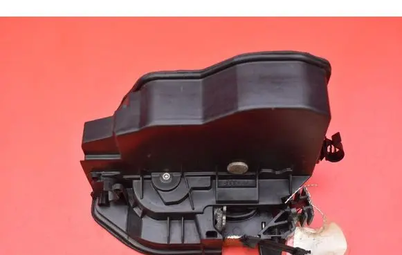 BMW X5 E70 Front door lock 7202146