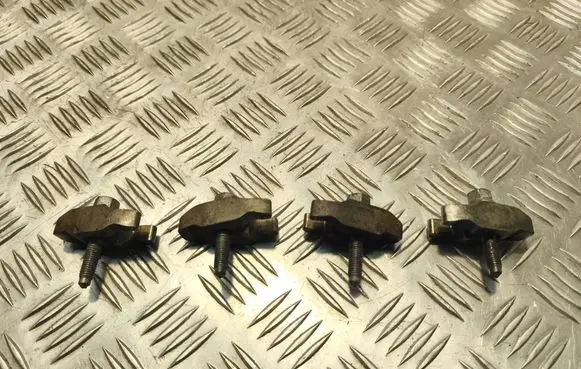 Mazda 2 Fuel Injector clamp holder 