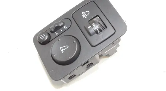 Honda CR-V Wing mirror switch M33212