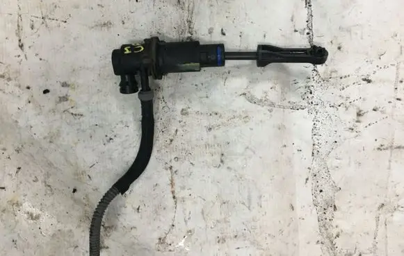 Peugeot 308 Clutch slave cylinder 9681490580