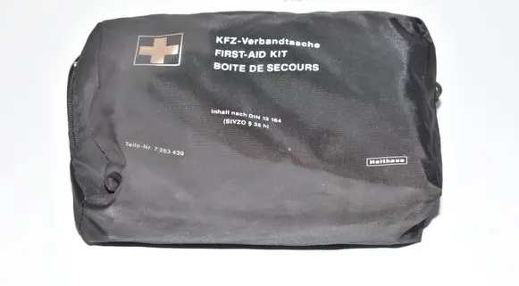 BMW i8 First aid kit 7263439