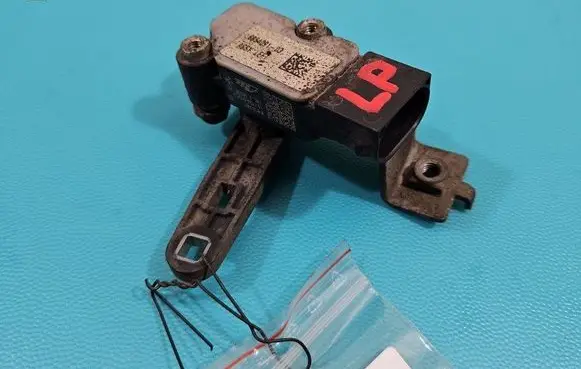 BMW X5 F15 Headlight ballast module Xenon 6853747 IMPRK1460708