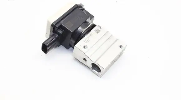Toyota bZ4X Air conditioning (A/C) expansion valve 4475440011 4475200363