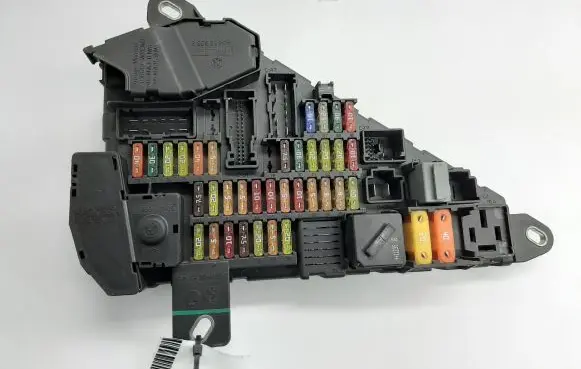 BMW 5 E60 E61 Fuse module 6906558