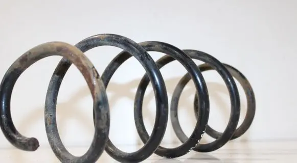 Volkswagen Golf VI Front coil spring