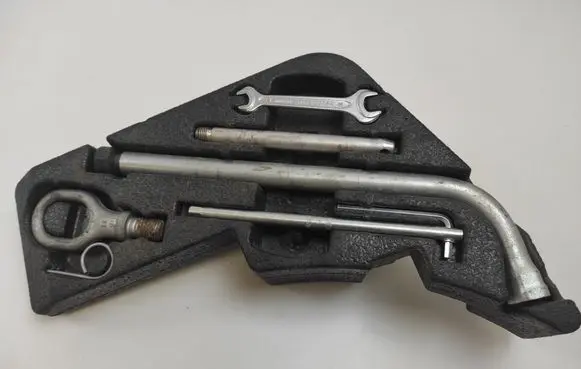 Volkswagen Touareg I Tool set 7L6012113