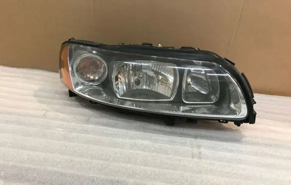 Volvo XC70 Headlight/headlamp 30698836 89900266 P2004V70