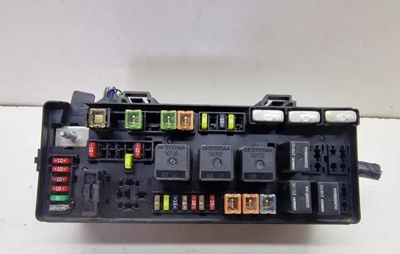 Chrysler 300 - 300C Fuse module 04759996AB P05087115AE TAWU0624UE007