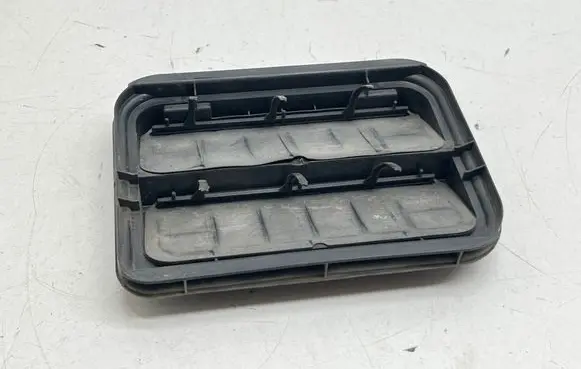 Renault Talisman Quarter panel pressure vent 7700838358