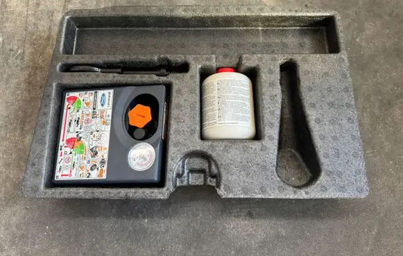 Ford S-MAX Tire air pump compressor EM2BR16G040BB