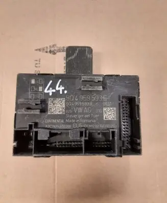 Volkswagen PASSAT B8 Door control unit/module 5Q4959593E